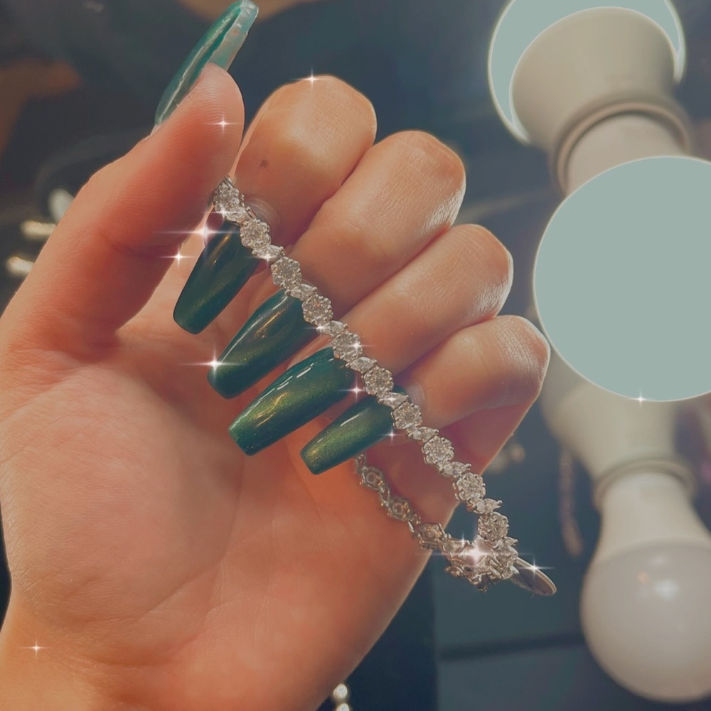 Diamond encrusted flower bracelet 🌼